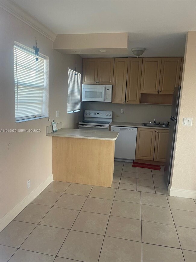 Building Photo - 110 SE 2nd St