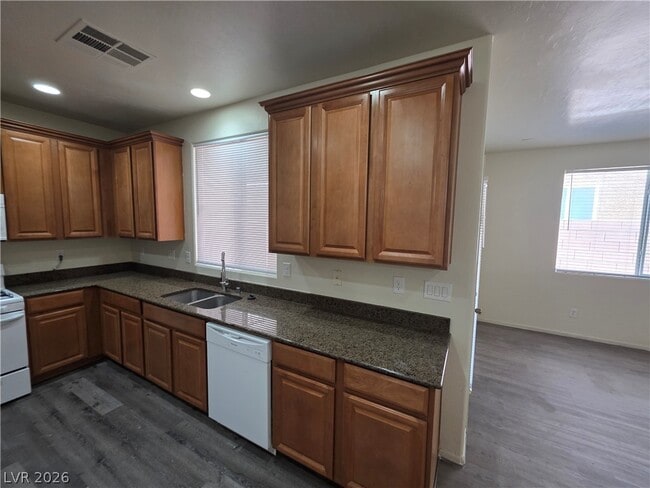 Building Photo - 7510 Perla Del Mar Ave