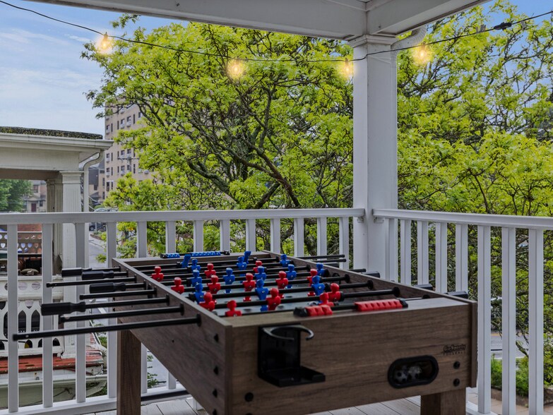 Building Photo - 1212 Broadway