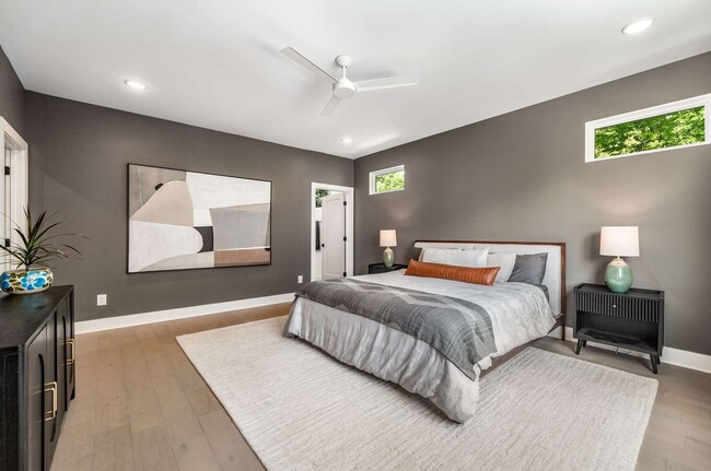 Building Photo - Prestine & Partially Furnished North Nashv...