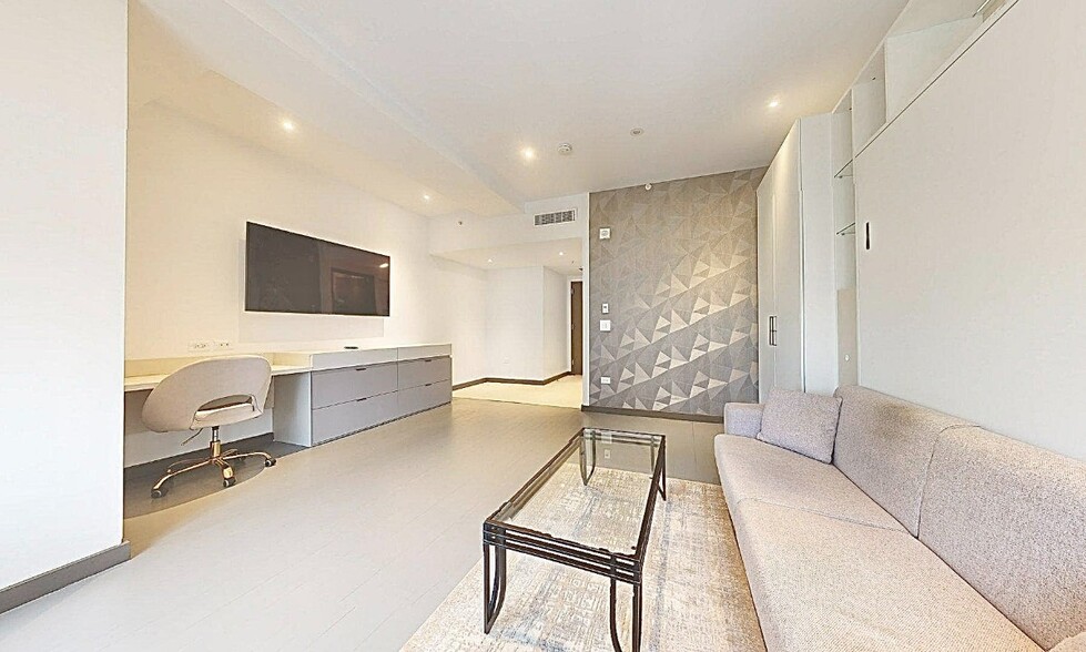 Building Photo - Broad Street