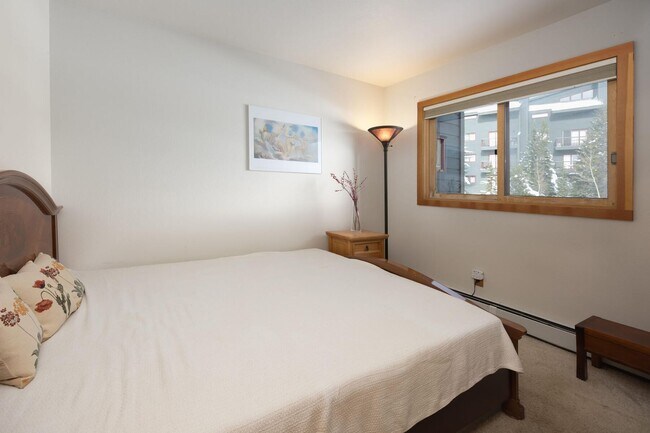 Building Photo - Available now!  Year lease!   Three Bedroo...
