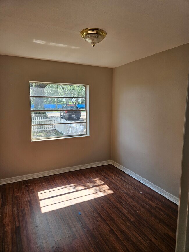 Building Photo - 4320 S West Shore Blvd