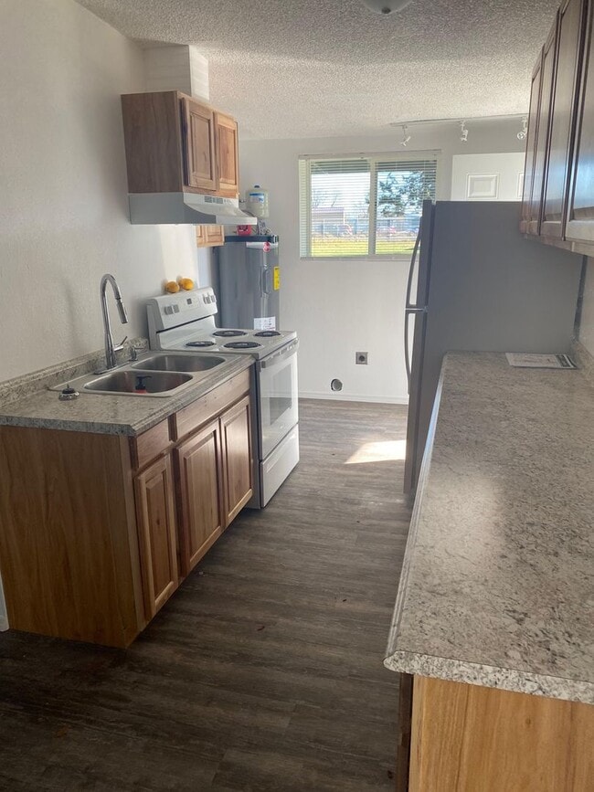 Building Photo - Charming two bedroom home