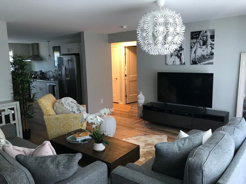 Living room - 245 Cherry Ave