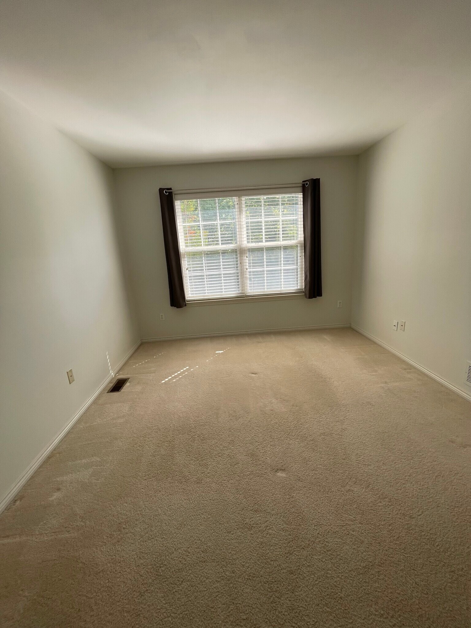 Building Photo - 3074 Barclay Way