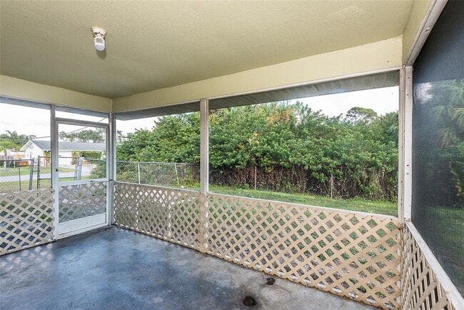 Building Photo - 504 Vannell St