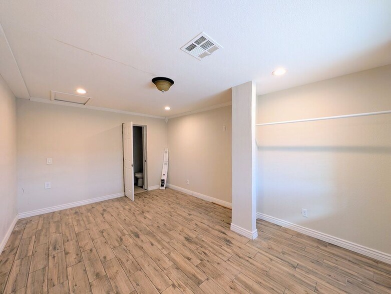 Building Photo - 13208 W Tuckey Ln