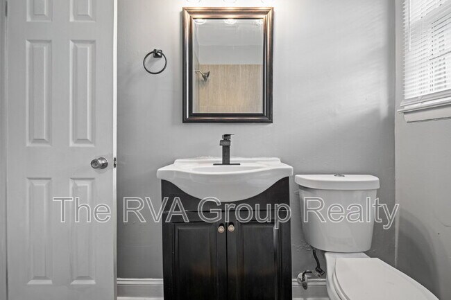 Building Photo - 1528 Lincoln St