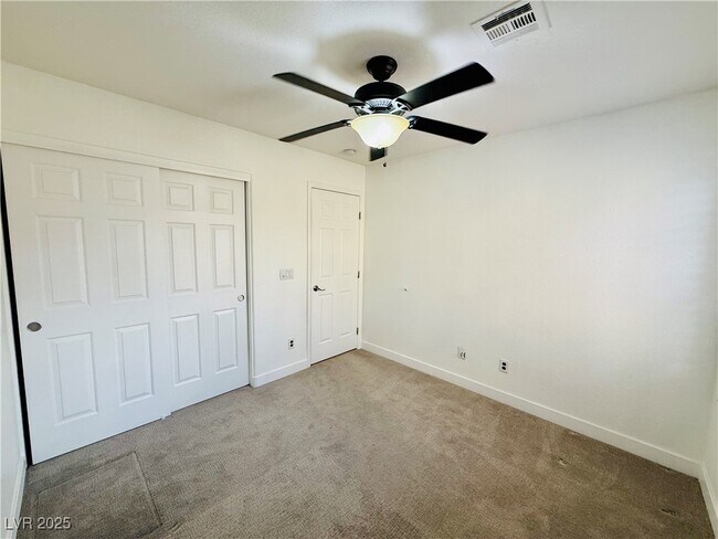 Building Photo - 777 Valley Rise Dr