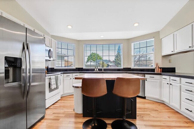 Building Photo - 4243 E Driftwood Dr