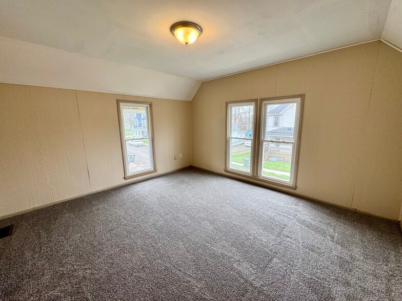 Building Photo - 601 Lincoln Ave NW