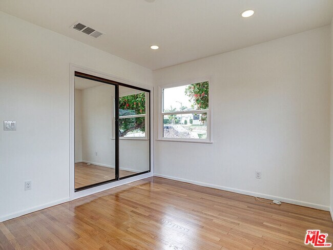 Building Photo - 7101 W 85th St