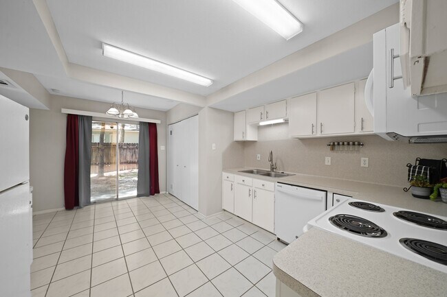 Building Photo - 1714 N Red Cedar Cir