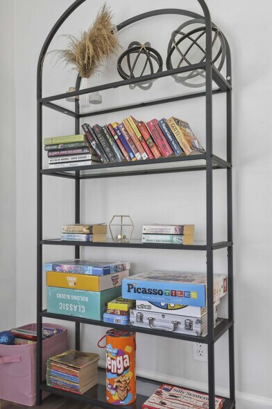 Building Photo - 5488 Fernwood Ln