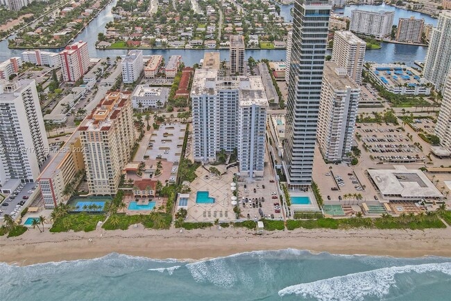 Building Photo - 2017 S Ocean Dr