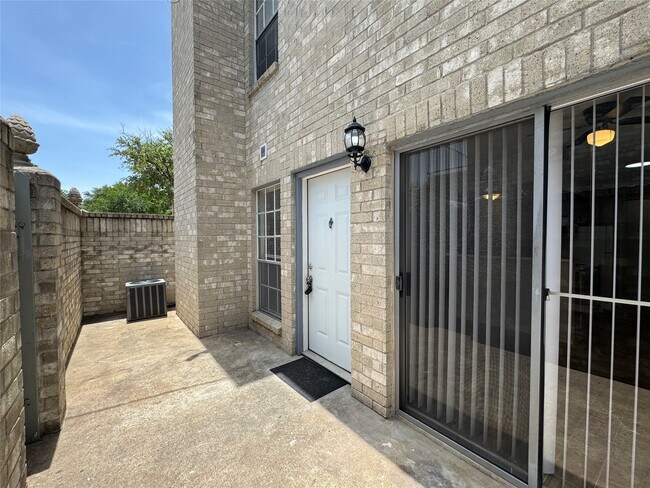 Building Photo - 6500 Sands Point Dr