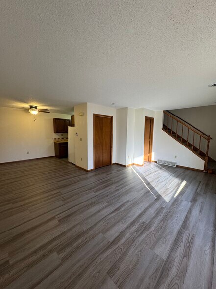 Open floor plan w/ ceiling fan - 287 Orrin St