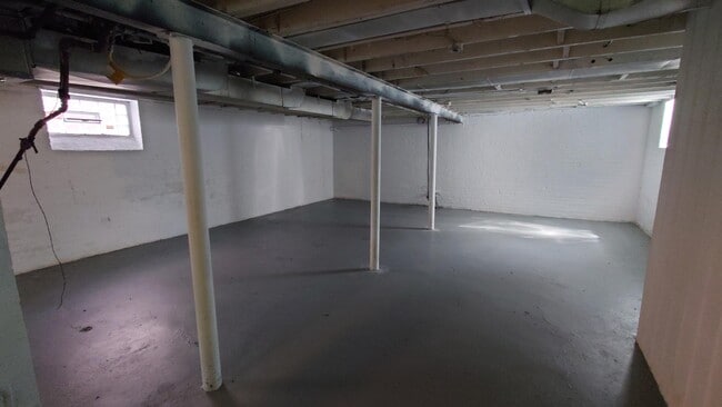 Building Photo - 9313 Harvard Rd