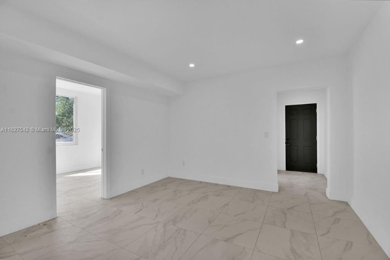 Building Photo - 3025 NW 8th Ave