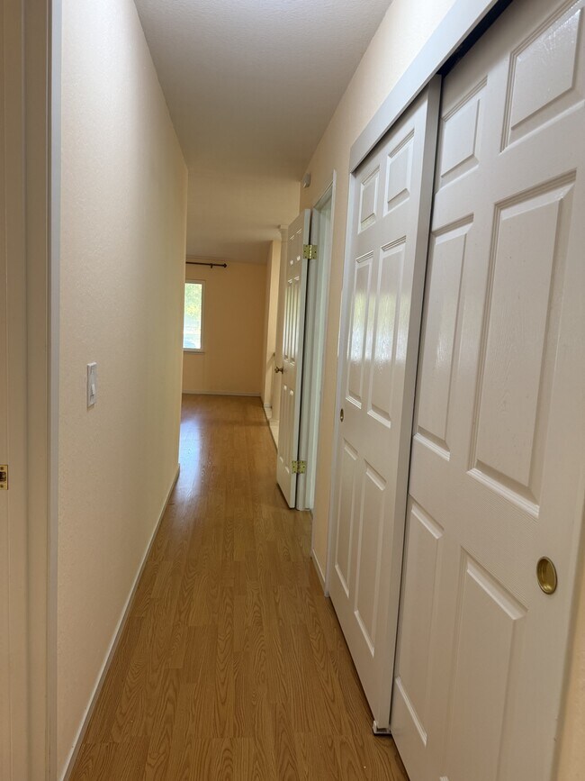 Building Photo - 964 Dawnview Ct