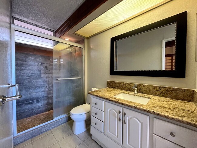 Building Photo - Kapiolani Gardens: Furnished 2 Bed, 1 Bath...