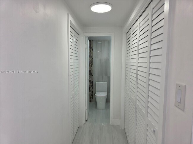 Building Photo - 1000 West Ave