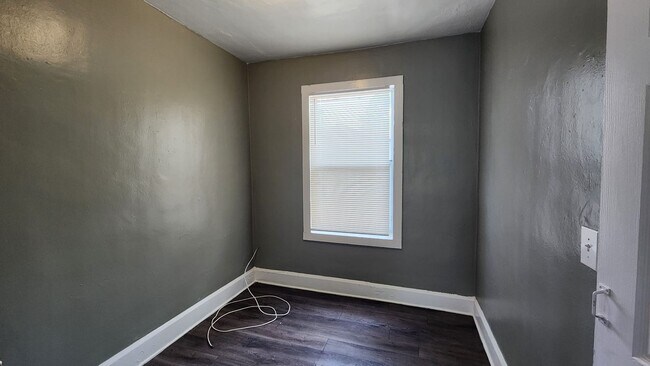 Building Photo - 2237 Auburn S, Unit A; St Petersburg, FL 3...
