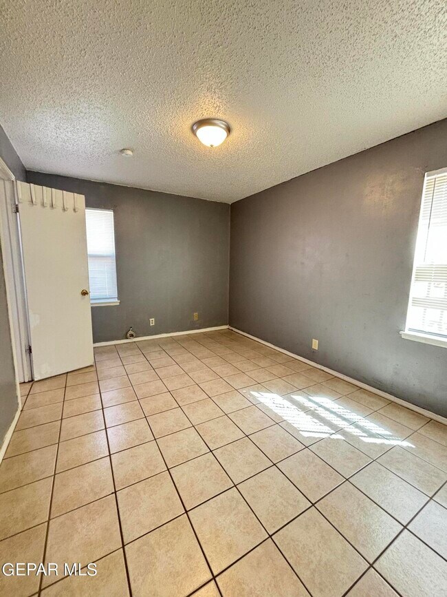 Building Photo - 10104 Alcan St