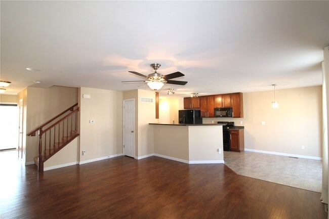 Building Photo - 643 Country Heights Dr