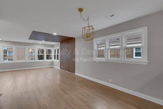 Building Photo - 6304 N Troy St