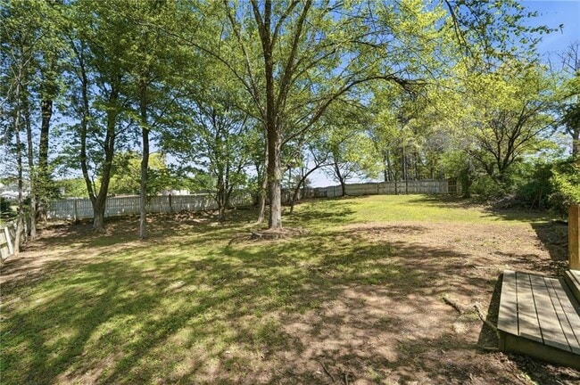 Building Photo - 1810 Westwind Dr