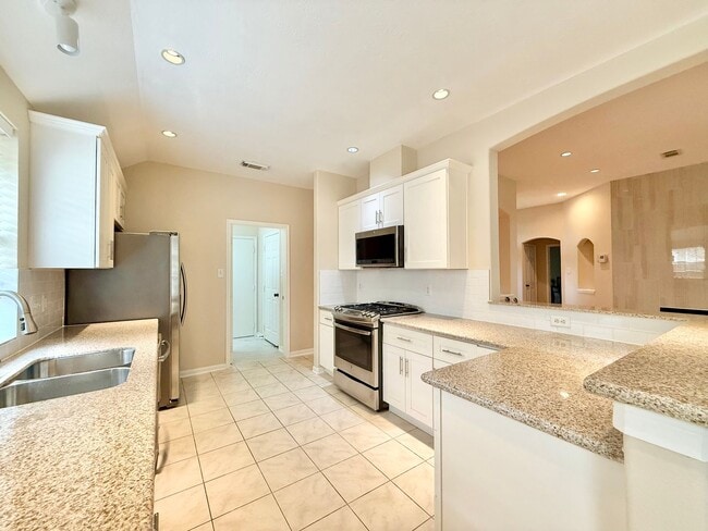 Building Photo - Gorgeous One Story Home in Sugar Land, TX