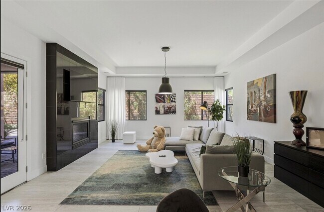 Building Photo - 47 Pristine Glen St