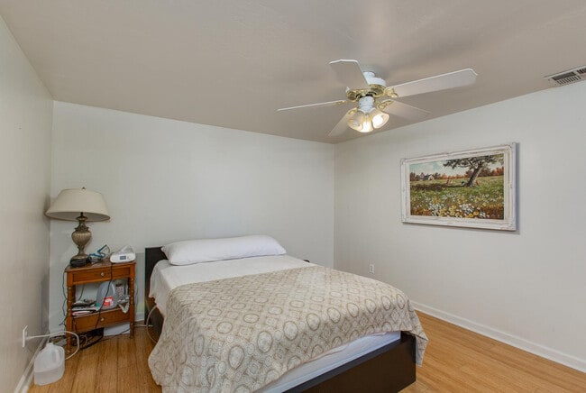 Building Photo - 510 E Belmont Ave