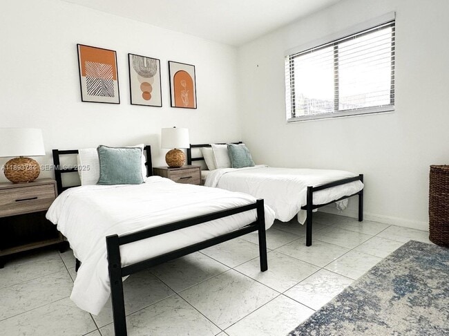 Building Photo - 1505 SW 22nd St