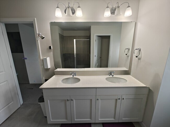 Building Photo - 756 Creekway Dr