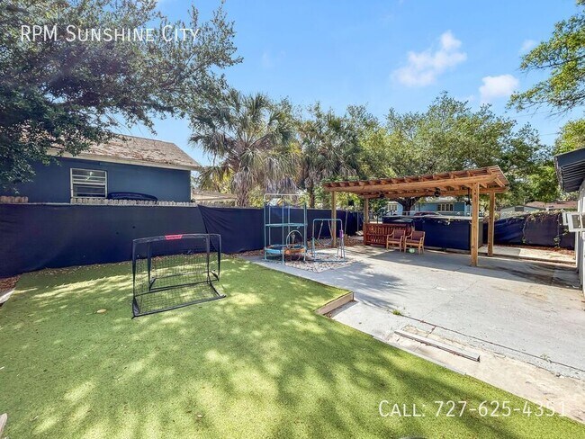 Building Photo - 1515 E 31st Ave