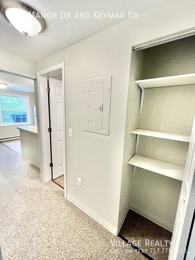 Building Photo - 219 Oak Manor Dr