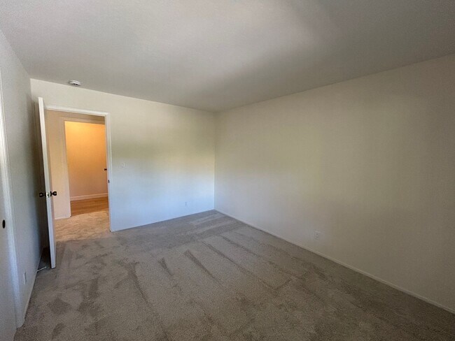 Building Photo - Must See Spacious Alamo 4BR Home with Remo...