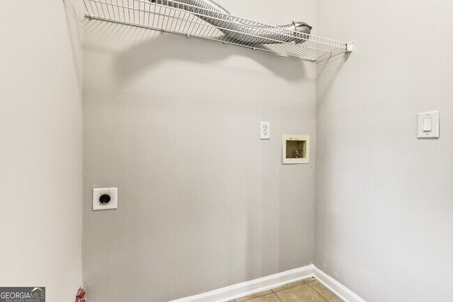 Building Photo - 558 Musical Ct