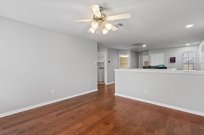 Building Photo - Lovely 2 Bedroom, 2.5 Bath Townhome w/ 2-Car Garage in Cedar Park!