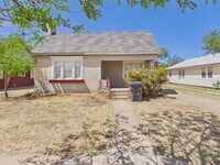 Building Photo - Adorable 3 Bedroom Home in Sunset Addition!