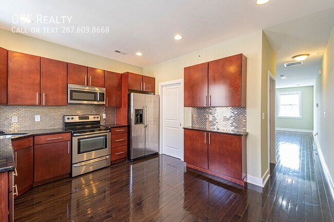 Building Photo - 2621 Christian St