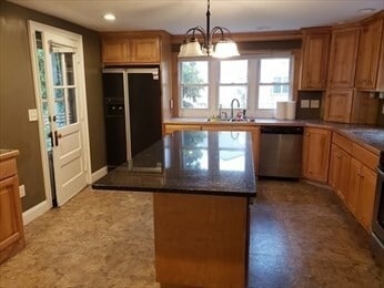 Building Photo - 69 Essex St