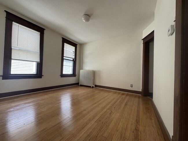 Building Photo - 157 Benson St