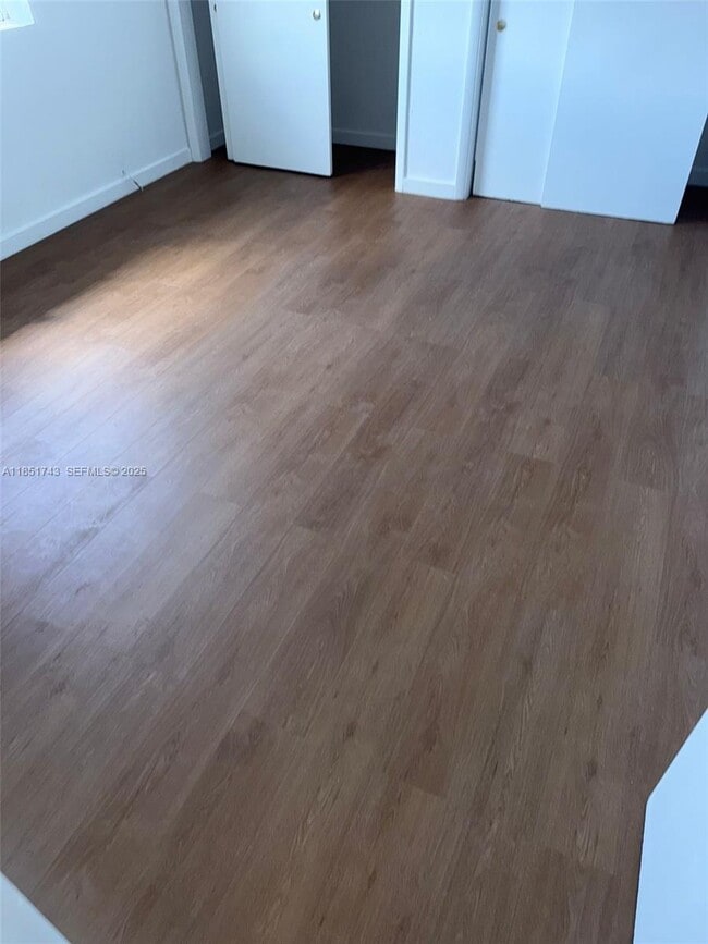 Building Photo - 13700 NE 6th Ave