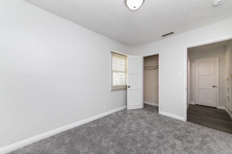 Building Photo - 2145 W 104th St