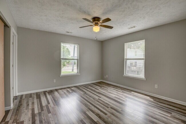 Building Photo - 4489 Ammon Ave