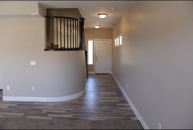 Building Photo - Blackhawk Townhome! End Unit!!